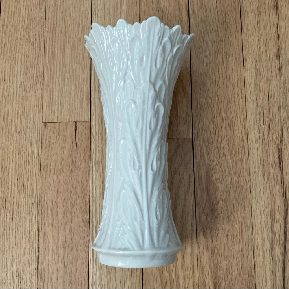 Vintage 80s Lenox Classic Off White Porcelain Woodland Leaf Pattern Vase/Pitcher